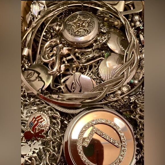 Premium Vintage Jewelry Lot~ 2 LBs Estate necklace earrings, rings, bracelet - Picture 6 of 10